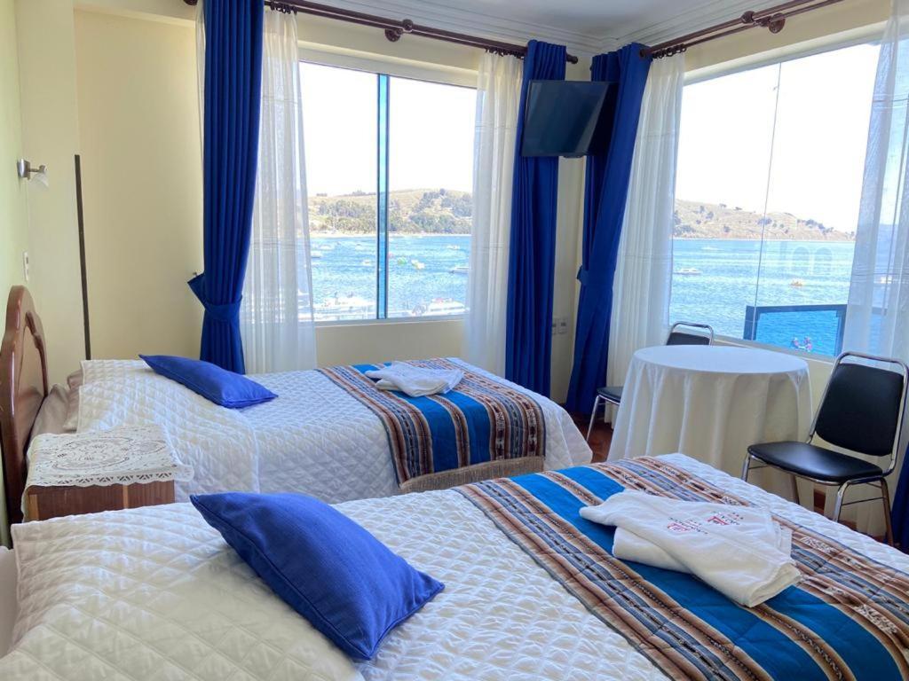 Hotel Lago Azul Copacabana  Rum bild