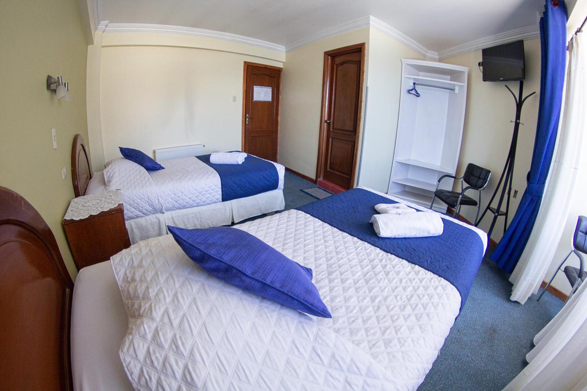 Hotel Lago Azul Copacabana  Rum bild